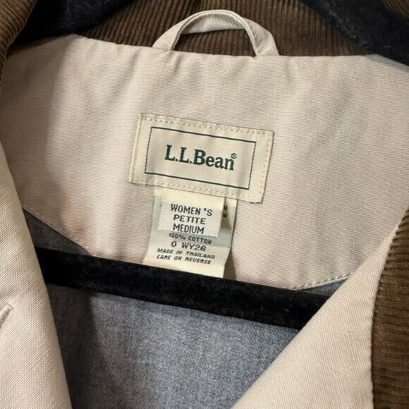 L.L. Bean Women's Barn Chore Coat Field Shacket Cream Medium Petite Cotton - Picture 2 of 8